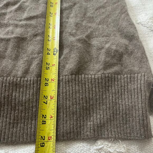 L.L.Bean 100% Cashmere Turtleneck Sweater Long Sleeve Tan Beige Neutral Size M - Picture 6 of 6